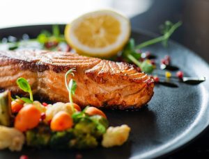 beginner-barbecuer-grilled-salmon-on-a-black-plate