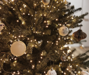 Make A Christmas Tree Last- Avoid Overcrowding Christmas Decorations